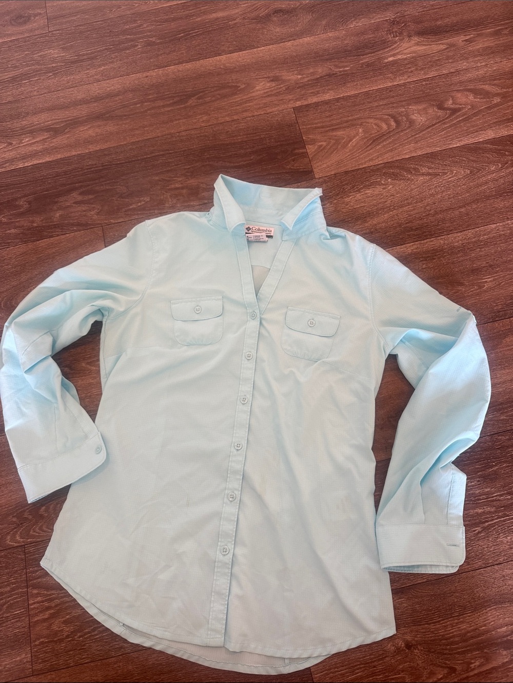 Columbia Women’s  Pale Blue Button-Front Long Sleeve Shirt
